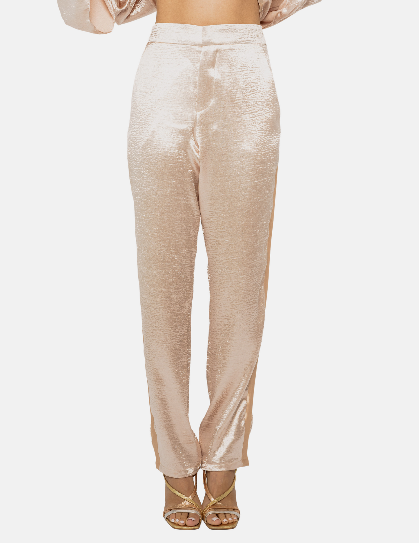 Champagne Liatris mid-rise pants made of satin.